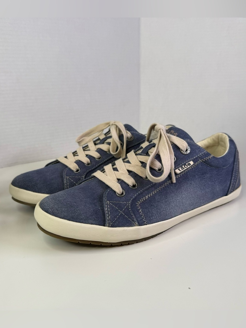 Taos Star Women's Fashion Sneakers
Blue Washed Canvas Lace Up Sneakers Size 11